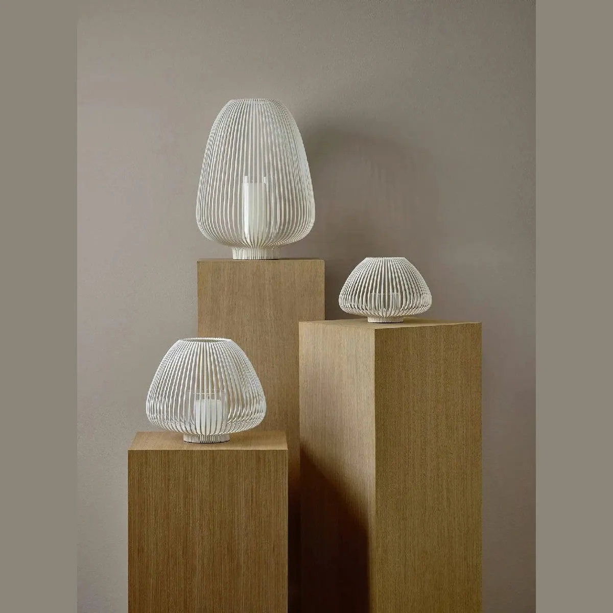 Blomus LYVA Laterne Set, modernes Design, harmonische Größen, stilvolle Lichtakzente 2
