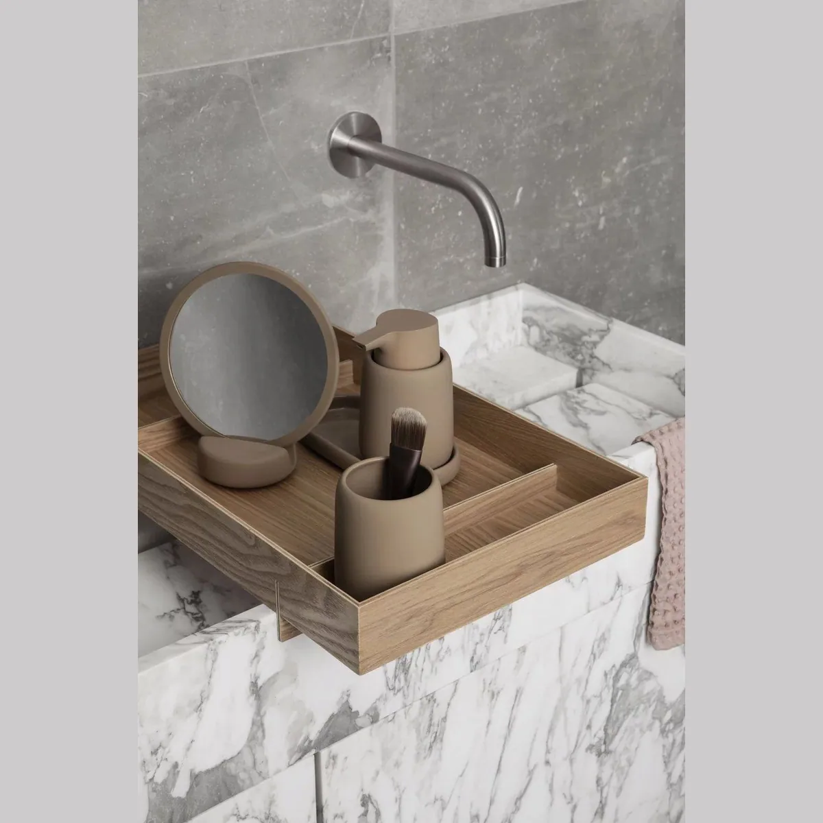 Blomus SONO Seifenspender, elegantes Design, 250 ml Fassungsvermögen, einfache Handhabung 2