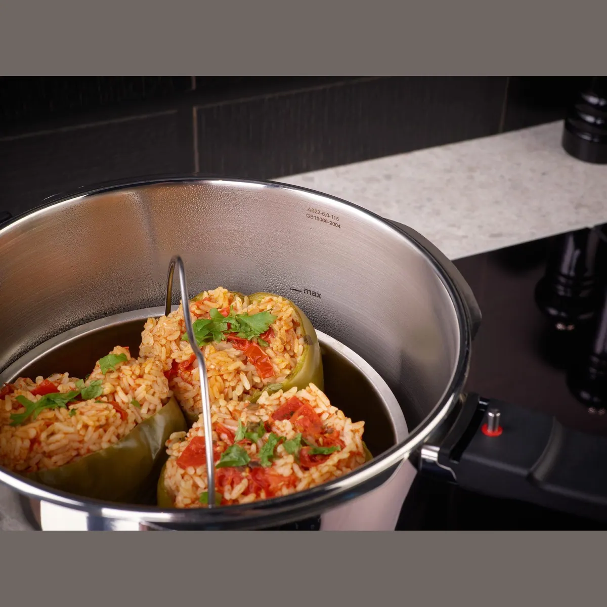 Fissler Schnellkochtopf Vitaquick Edition, 2-tlg. Set, 4,5 oder 6 Liter — Edelstahl, Dünsteinsatz, Made in Germany 5
