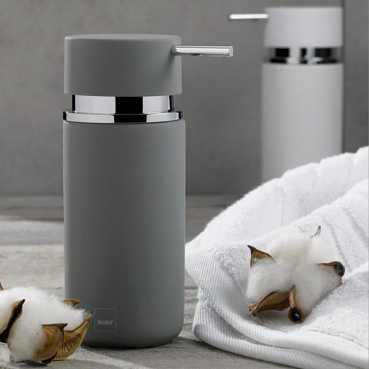 Kela Seifenspender Per, rutschfeste Oberfläche, leicht befüllbar, 300 ml 2