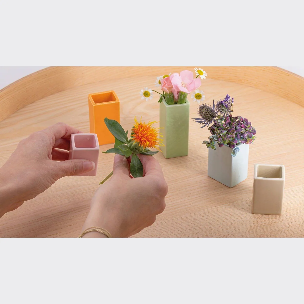 Remember Dekovase 5er-Set, bunte Porzellan-Vasen, vielseitige Dekoration, ideal für frische Blumen 2