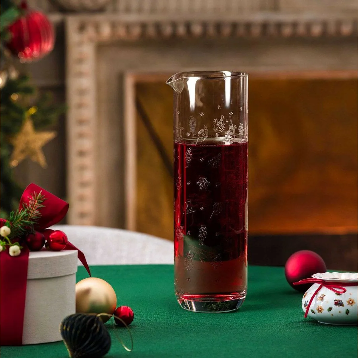 Villeroy & Boch Toy's Delight Wasserkaraffe, detailreiche Weihnachtsgravur, spülmaschinenfest 2