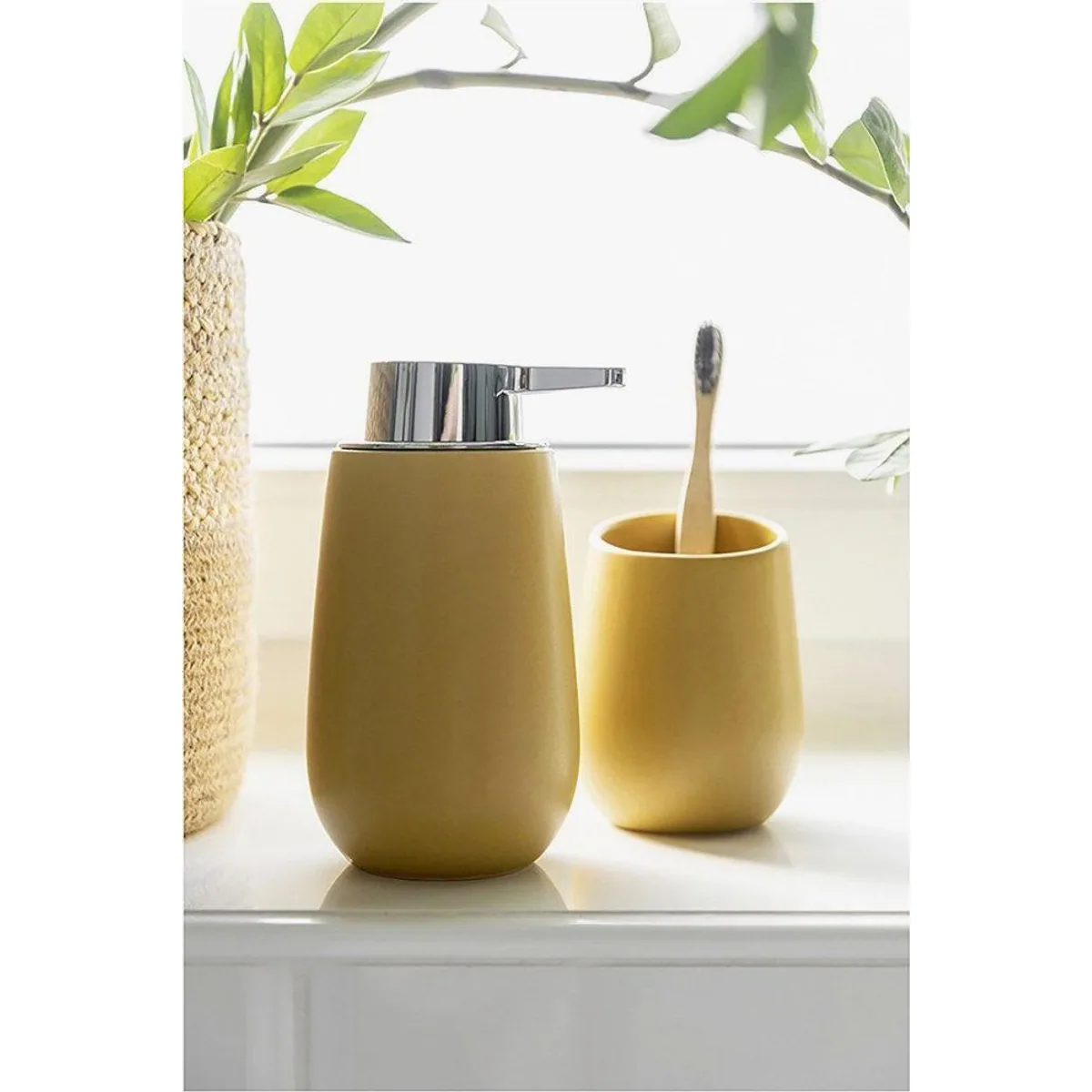WENKO Seifenspender Badi, Keramik, 320 ml, elegantes Design, einfacher Dosiermechanismus, vielseitig einsetzbar 2
